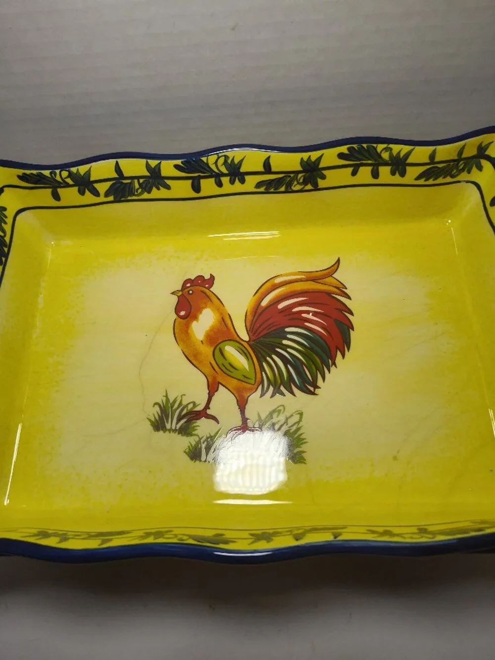 Temp-tations by Tara Rooster 3.5 Qt Casserole Dish with Lid & Metal Rack 15x10
